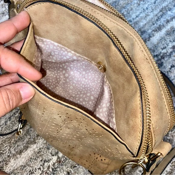 Elegant Tan Crossbody Bag - Picture 7 of 7